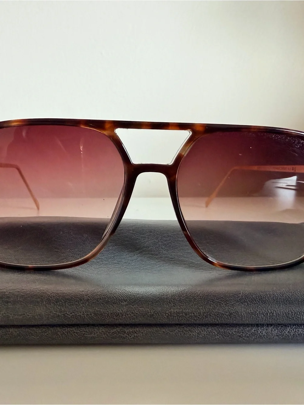 Aire Cusp Sunglasses in Dark Torte, Gold, and Dark Brown Gradient